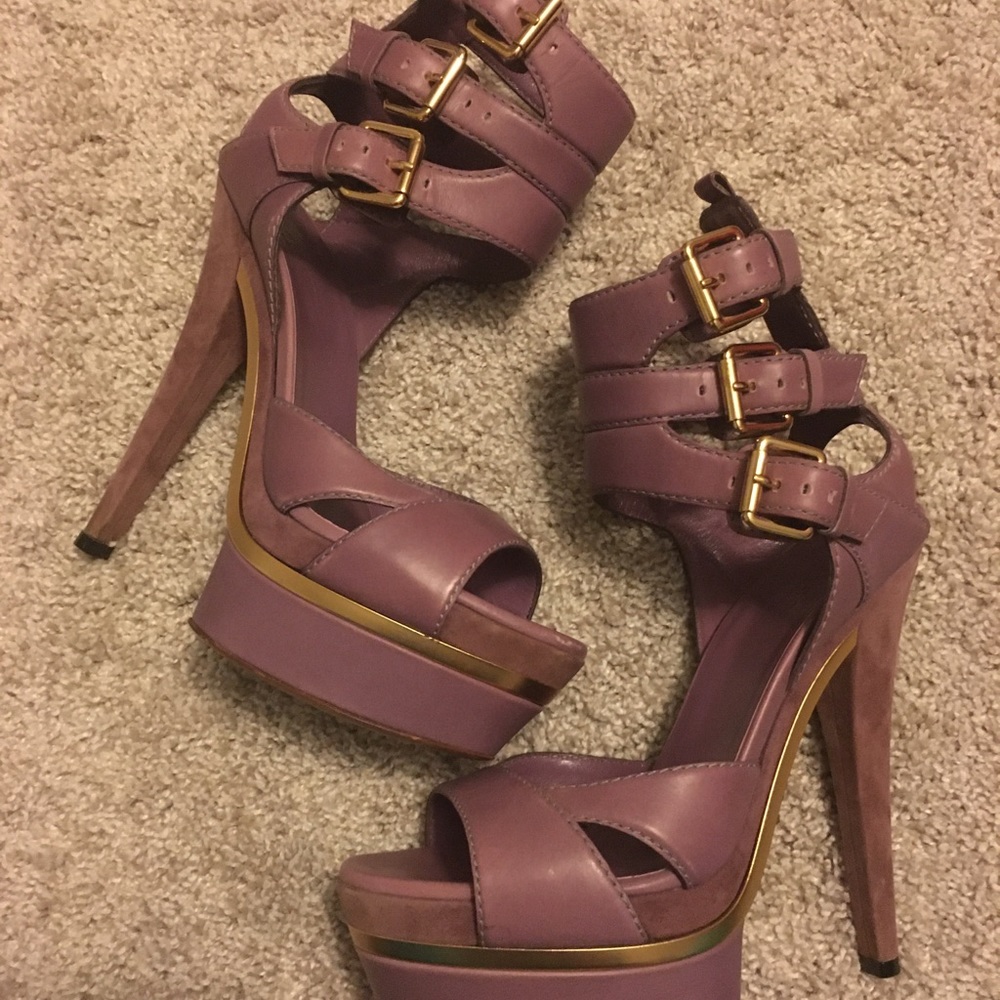 Gucci pink & gold leather platform pumps